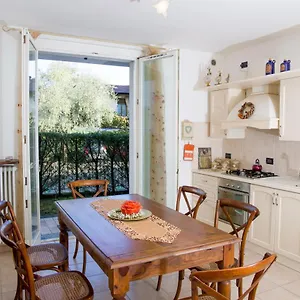  Apartment Con Giardino E Parcheggio Privato Italy